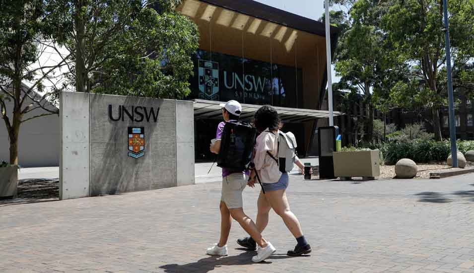 Studierende auf dem Campus der University of New South Wales in Sydney.