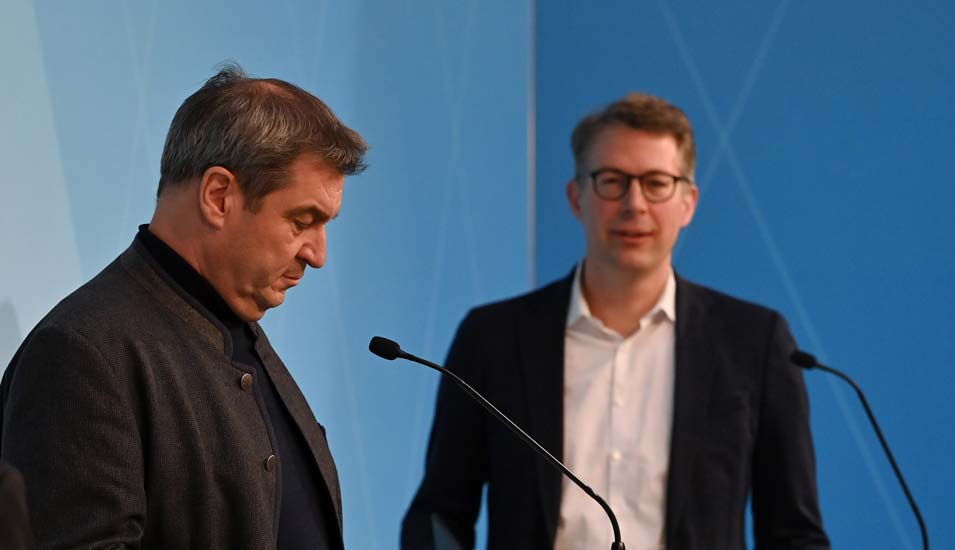 Bayerns Wissenschaftsminister Markus Blume und Ministerpräsident Markus Söder bei einer Pressekonferenz